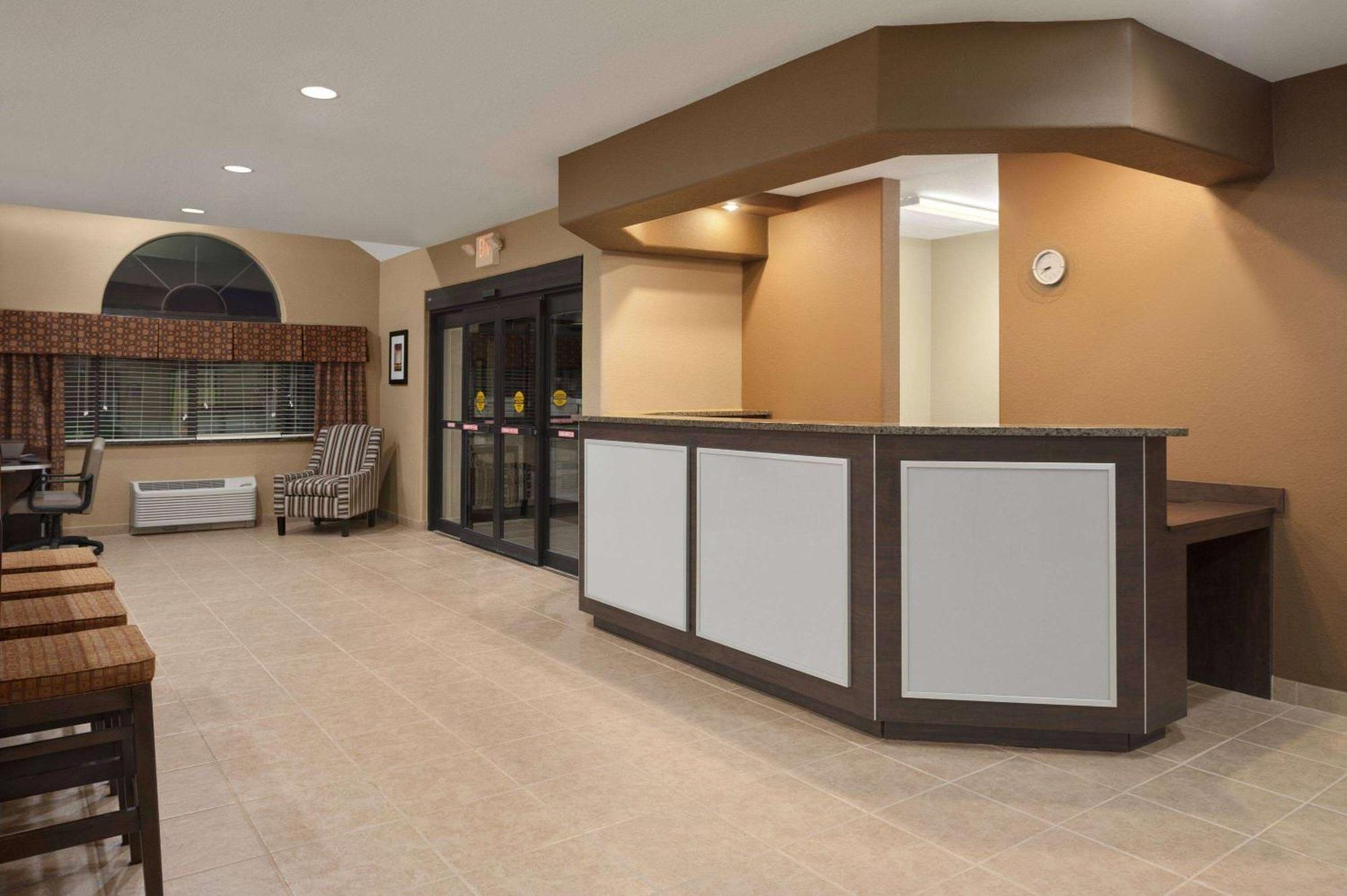 Garner Hotel Gonzales By Ihg Εξωτερικό φωτογραφία