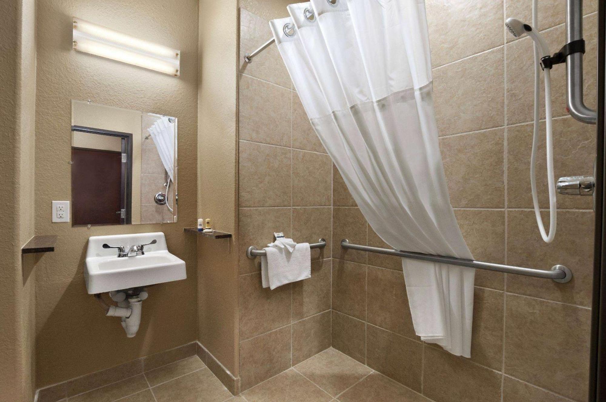 Garner Hotel Gonzales By Ihg Εξωτερικό φωτογραφία