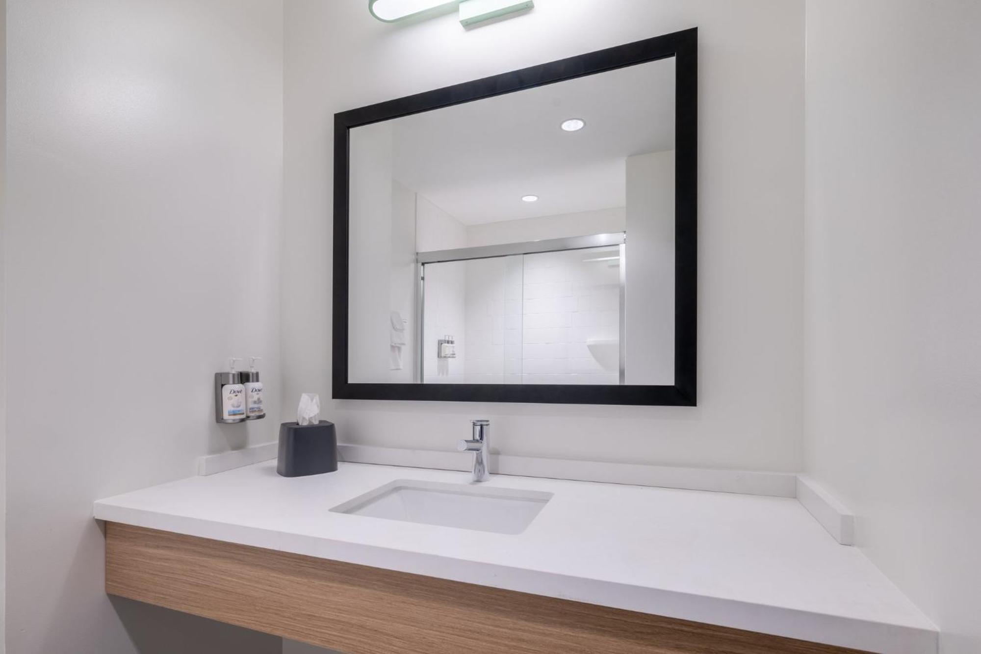 Garner Hotel Gonzales By Ihg Εξωτερικό φωτογραφία